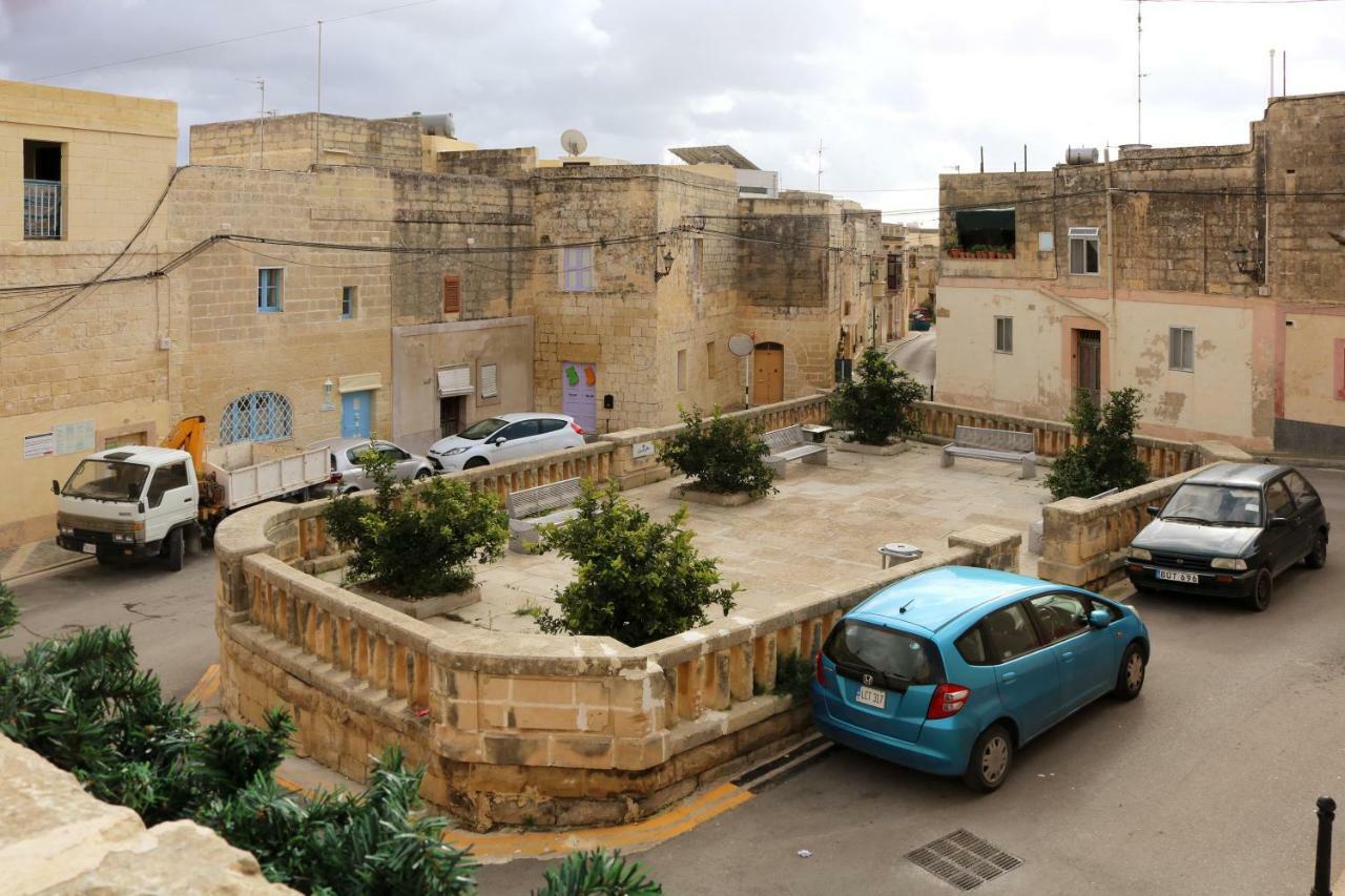 5 Minute Walk From Malta Airport Villa Gudja Exterior foto